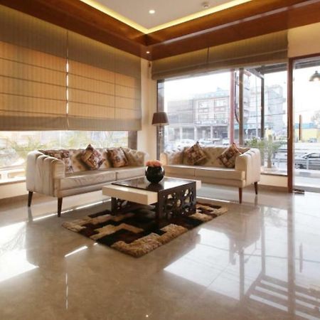 Al-Qasa Hotel Zirakpur Ngoại thất bức ảnh