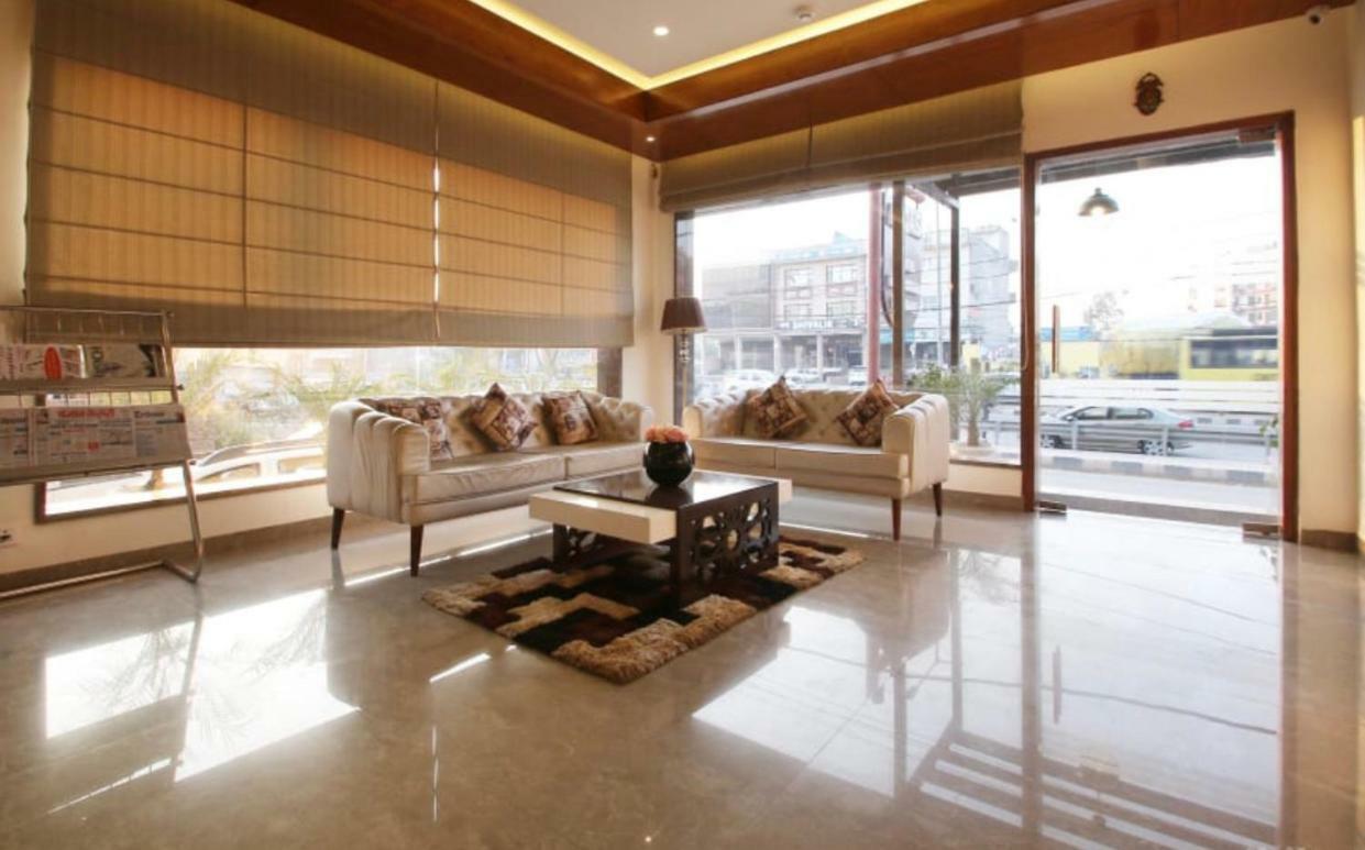 Al-Qasa Hotel Zirakpur Ngoại thất bức ảnh