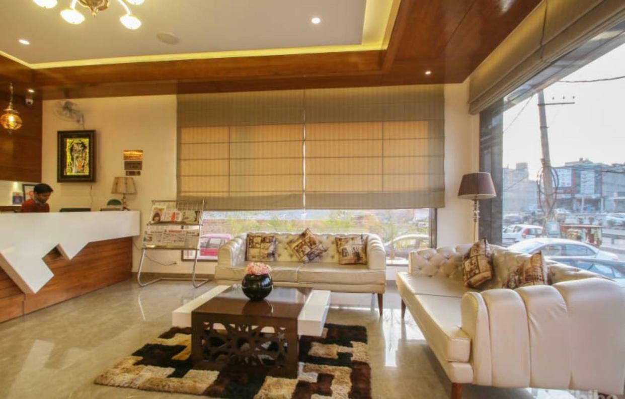 Al-Qasa Hotel Zirakpur Ngoại thất bức ảnh