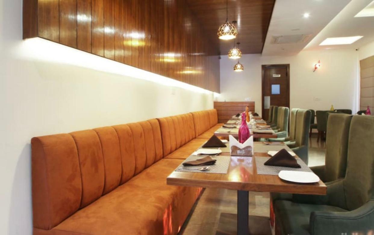 Al-Qasa Hotel Zirakpur Ngoại thất bức ảnh