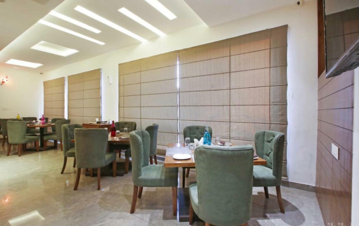 Al-Qasa Hotel Zirakpur Ngoại thất bức ảnh